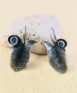 one piece of lace agate standing on the stone