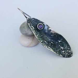 single silver 925 earrings with a small amethyst stone