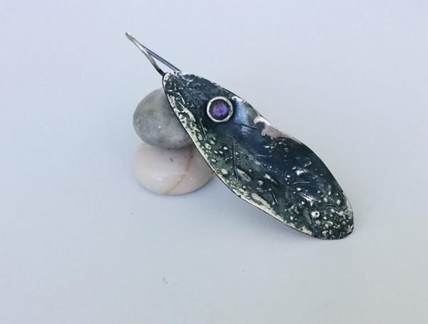 single silver 925 earrings with a small amethyst stone