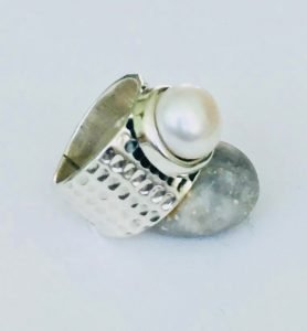 white-freshwater-cultured-pearl-silver-ring