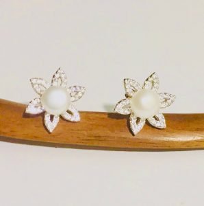 flower shaped stainless steel stud earrings