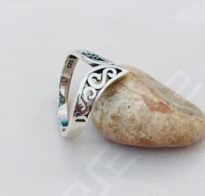 silver made ring