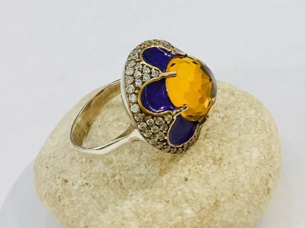round ring on the stone