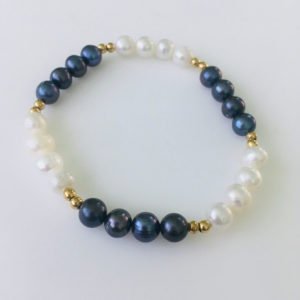 white cultured pearl bracelet in gold color