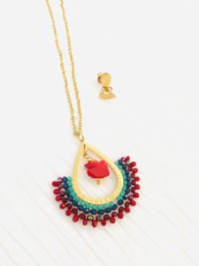 a miyuki bead necklace set appearing