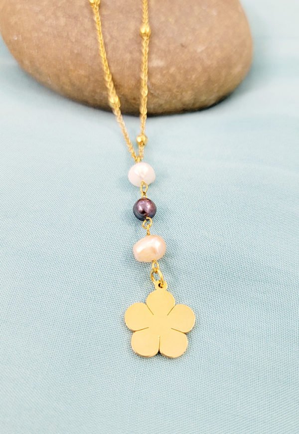 gold flower necklace comes with pearls