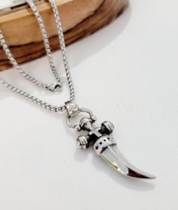 Collar cuerno de la suerte