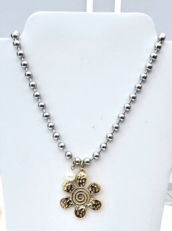 Two Tone Flower Pearl Necklace Bracelet - Image 2