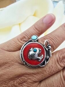 Anillo en plata 925 con coral y pez de la abundancia